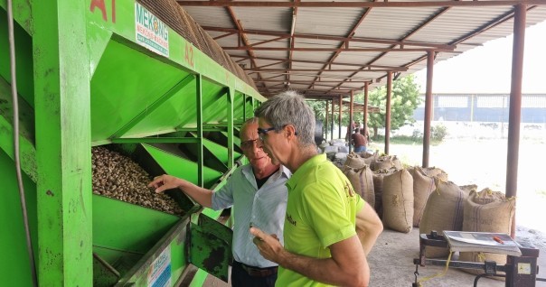 cajou_agroprocessing_tanzanie_biologique_machine.jpg