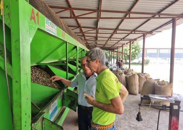 cajou_agroprocessing_tanzanie_biologique_machine.jpg