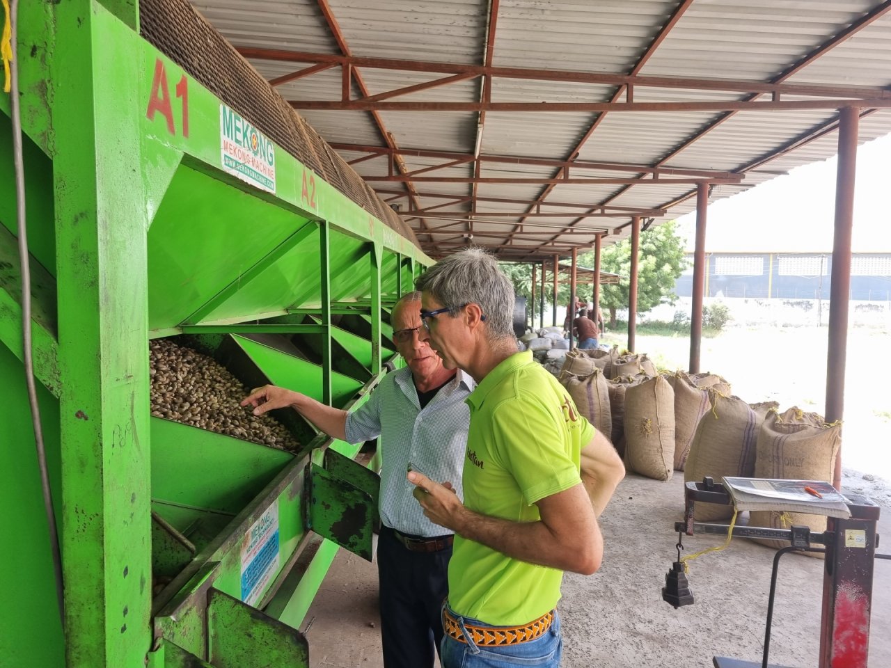 cajou_agroprocessing_tanzanie_biologique_machine.jpg